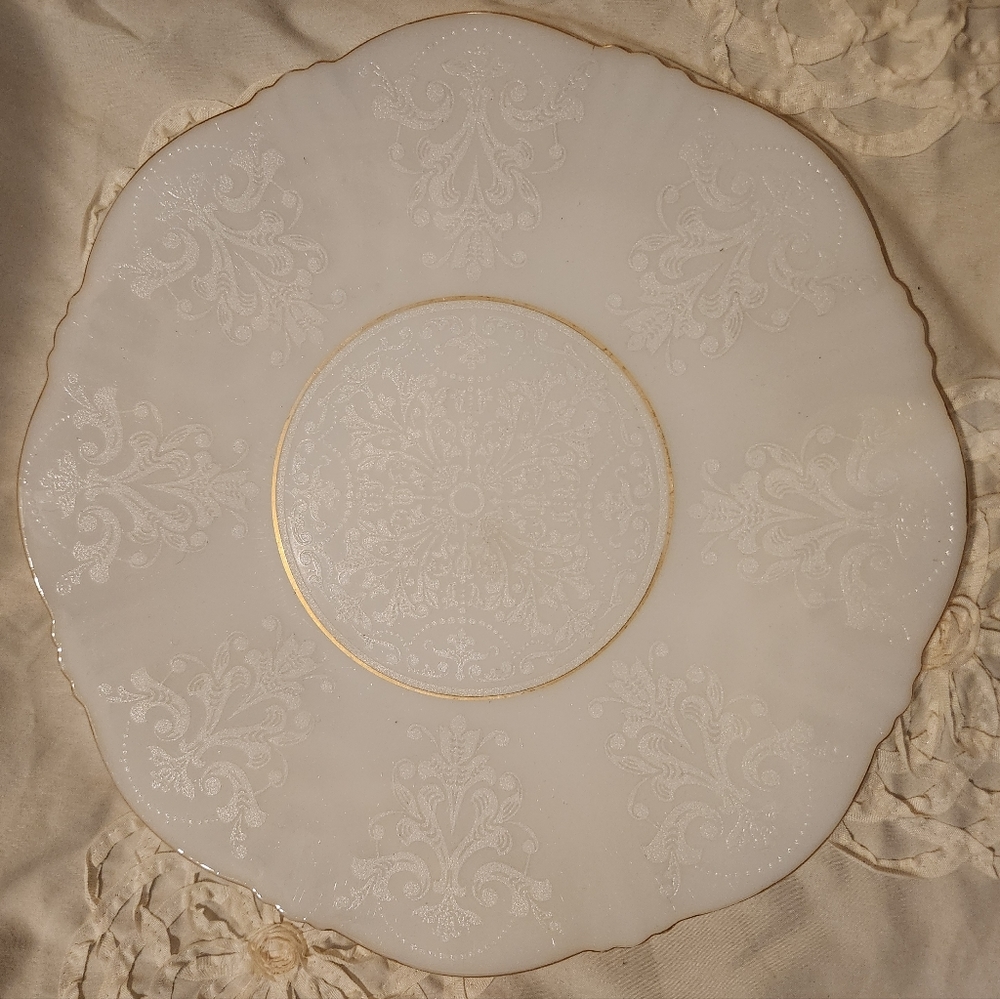 Macbeth-Evans Monax American Sweetheart Plate with Gold Trim